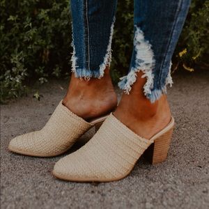 Woven Raffia chunky heel mules